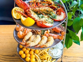 Плато морепродуктів з лобстером