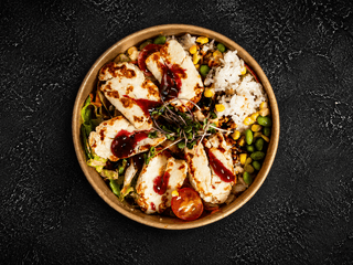 Poke bowl Halloumi