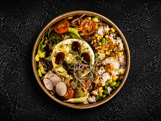 Poke bowl Hermelín