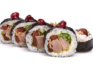 FUTOMAKI PIECZONY TUŃCZYK W TEMPURZE 6 SZT