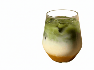ledové matcha latte s mangem