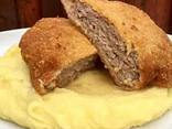 Holandský sekaný řízek, bramborová kaše,okurka