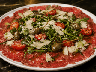 Carpaccio wołowe / oliwa truflowa / pistacje