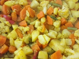 Тушкована картопелька з овочами