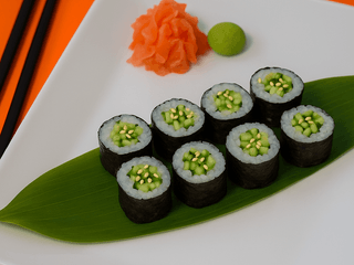 Maki s okurkou