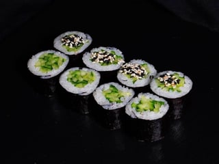 Maki z ogórkiem (8szt)