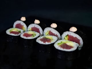 Futomaki tuńczyk spicy (8szt)
