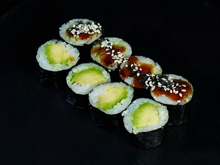 Maki z awokado (8szt)