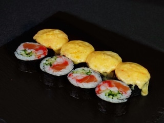 Zapieczony z łososiem i krewetką (8szt)