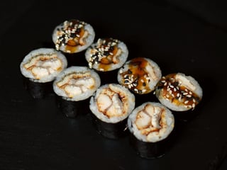 Maki z węgorzem (8szt)