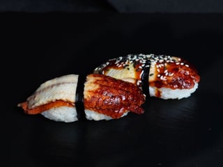 Nigiri z węgorzem (2 szt)