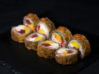 Roll w tempurze Tuńczyk z mango (8szt)