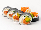 Futomaki łosoś z liczi 6 sztuk