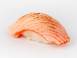 Nigiri łosoś opalany