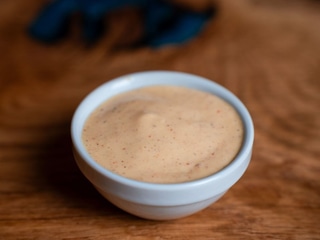 Cheddarová omáčka