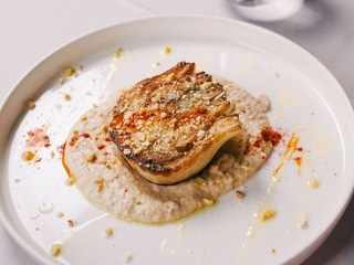 Стейк фенхеля з ароматним горіховим соусом