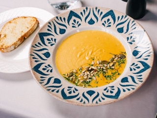 Пряний суп із червоної сочевиці