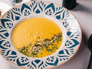 Пряний суп із червоної сочевиці