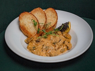 Мідії в соусі том ям