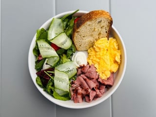 Скрембл з пастрамі