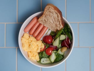 Скрембл з сосисками