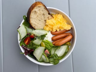 Скрембл з сосисками