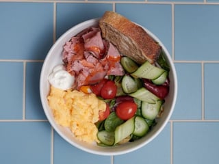 Скрембл з пастрамі