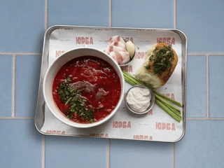 Борщ зі щічками