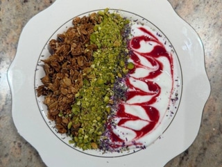 Granola with pistachios and raspberries