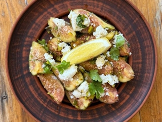 Fresh figs, young goat's cheese