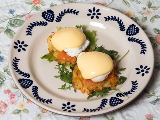 Eggs Benedict with salmon and caviar
