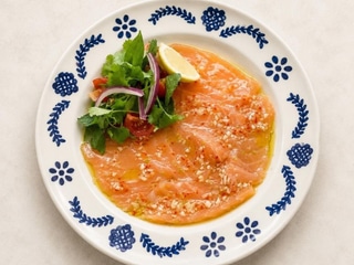 Lighty cured salmon carpaccio