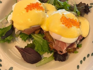 Eggs Benedict with salmon and caviar Copy