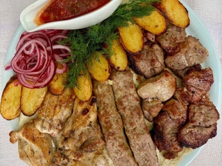 Мʼясне асорті на компанію Х