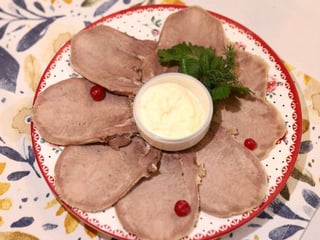 Язик яловичий з ніжним соусом
