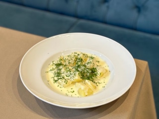 Картопля відварна з кропом та цибулевим соусом