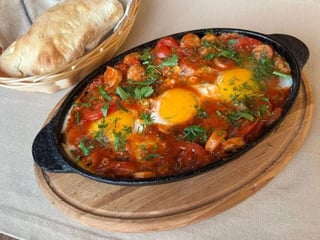 Шакшука з ковбасками