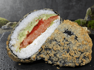 Sushi-burger z łososiem