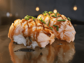 Nigiri łosoś grillowany 2 szt.