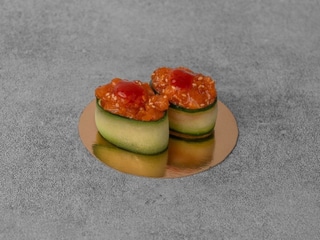 Gunkan spicy tatar z łososia 2 szt.