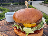 Бургер класичний з телячою котлетою