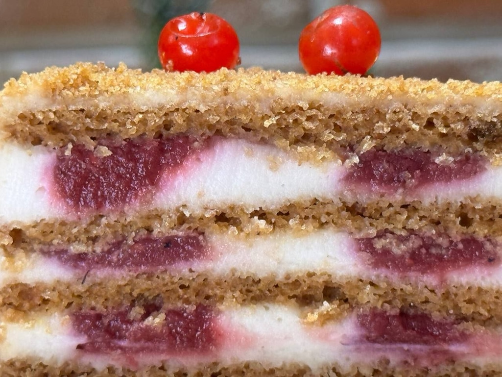 Медовик класичний Малина-Полуниця-Смородина