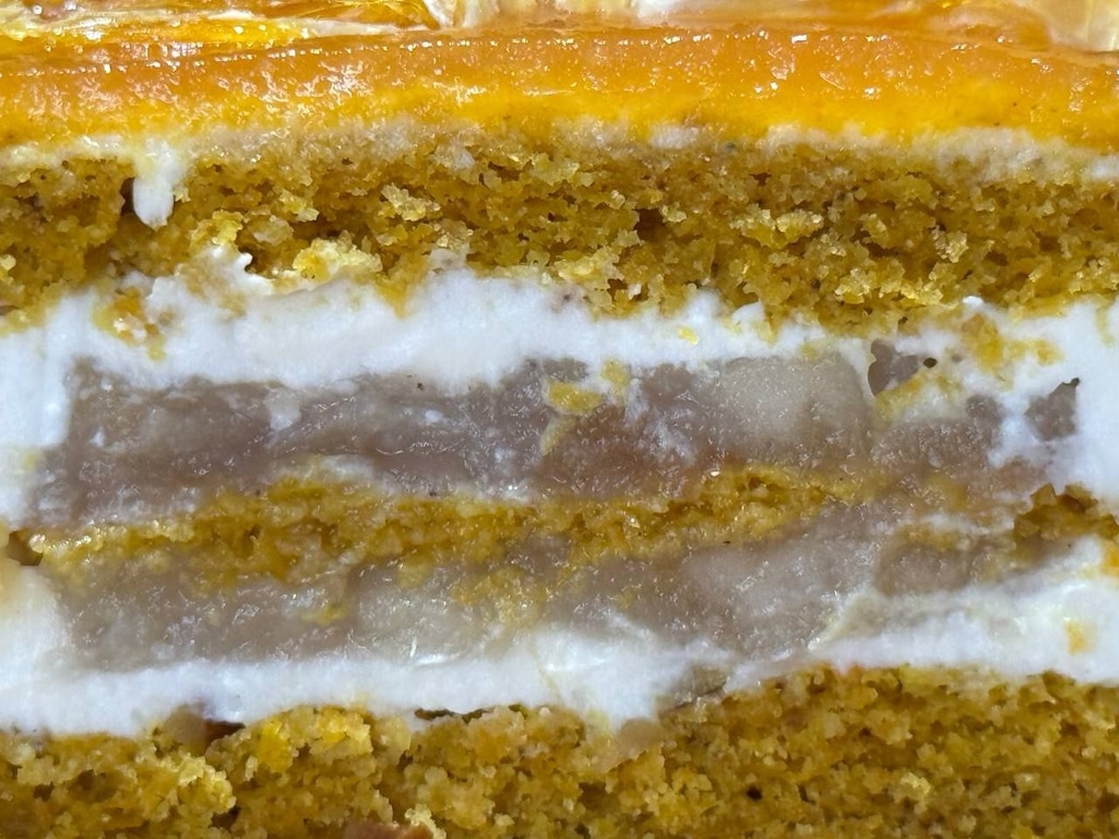 Торт Морквяний пряний з грушею та апельсиновою глазурlю