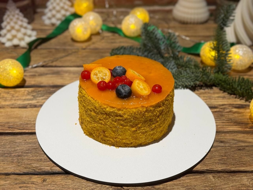 Торт Морквяний пряний з грушею та апельсиновою глазурlю