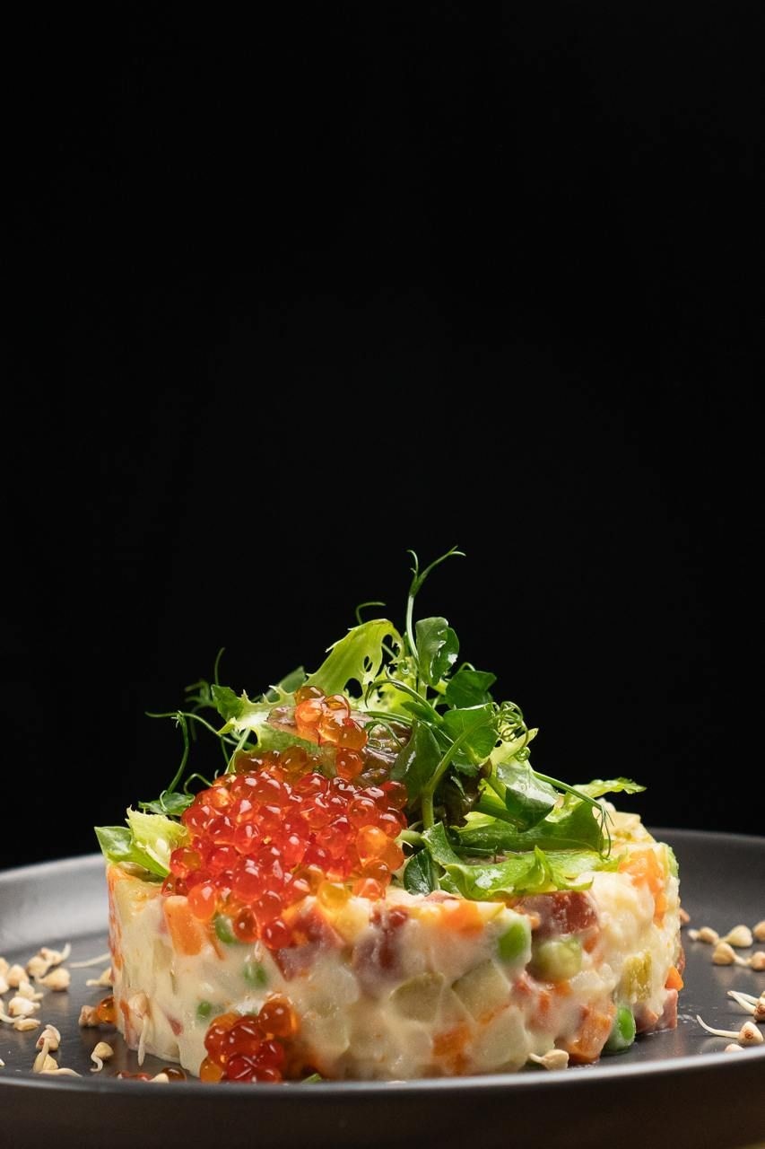 Олів'є з ікрою з ламінарії