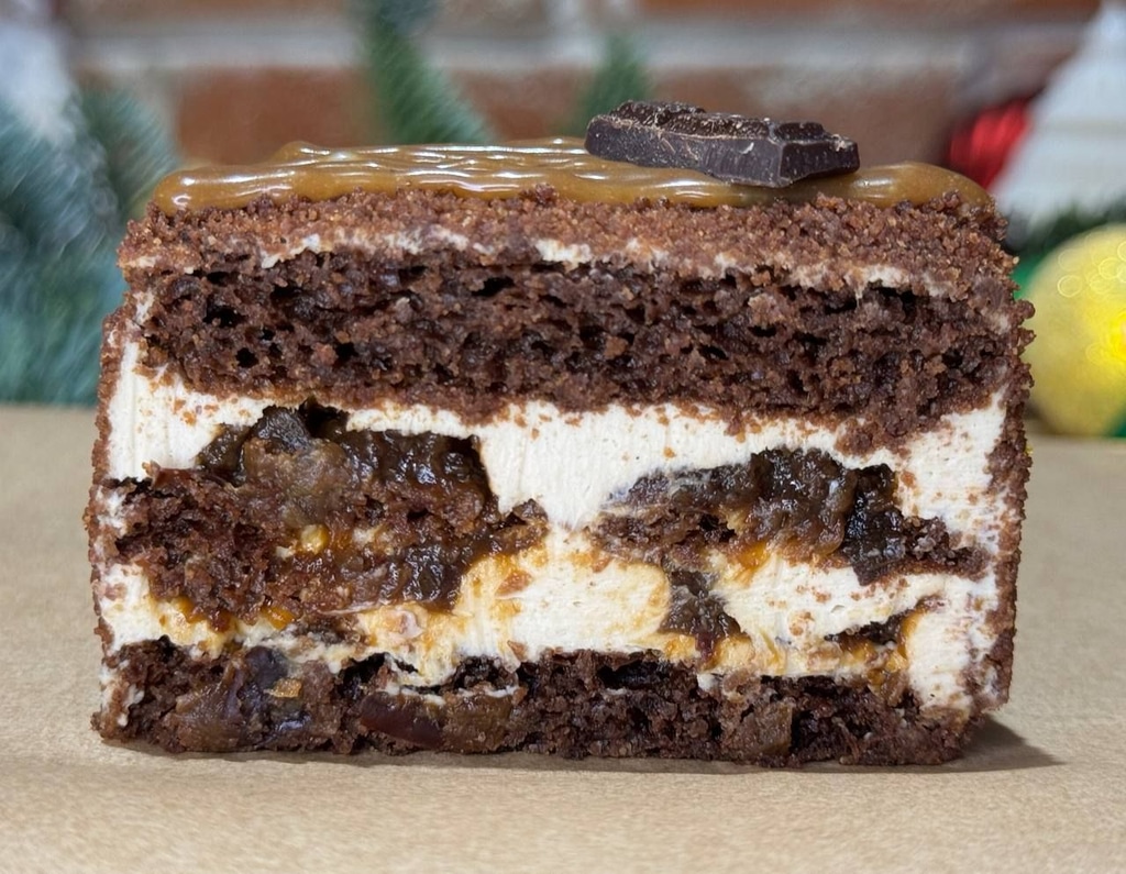 Торт Карамельний з чорносливом