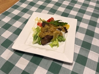 Салат з курячою печінкою