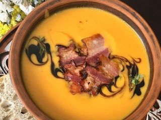 Суп-крем з гарбуза та беконом