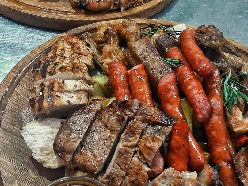 М'ясна дошка на компанію