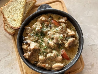 ГАРЯЧА ПАТЕЛЬНЯ З КУРКОЮ ТА ГРИБАМИ